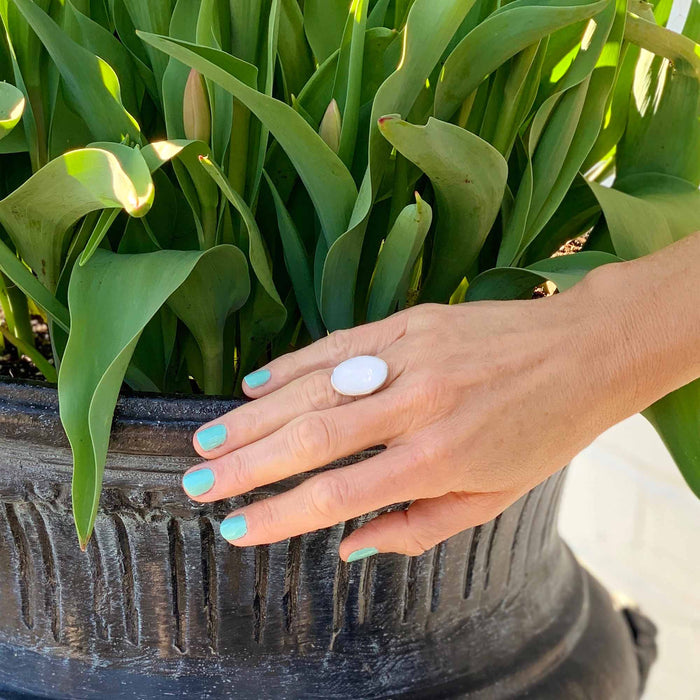 Ring, Oval Mother of Pearl - TheHomeToGo